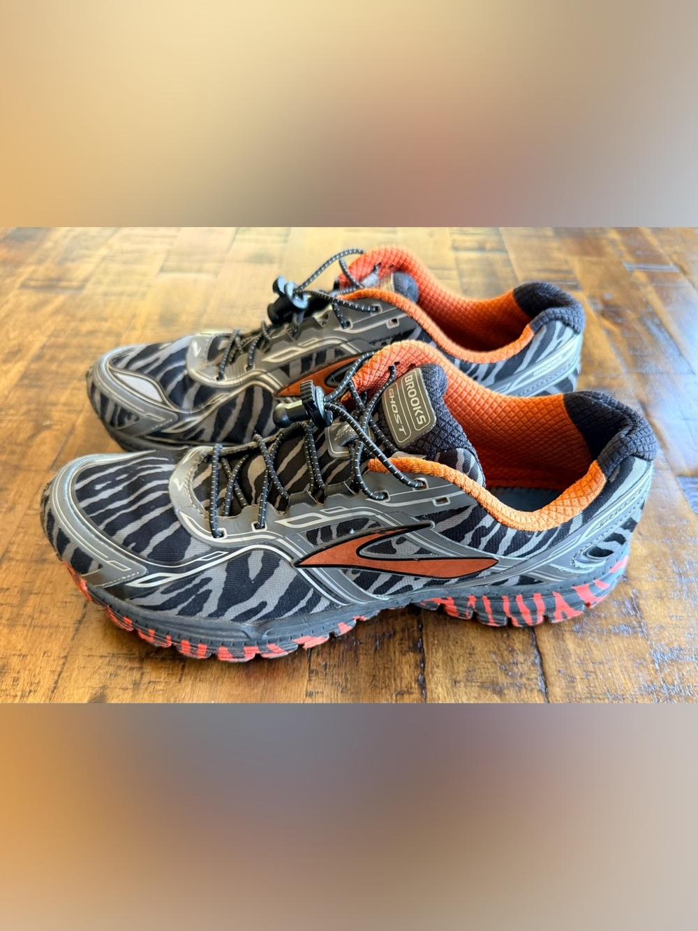 Brooks Adrenaline GTS 15 • Men’s 11 • Grey/Black/Orange Running Shoes